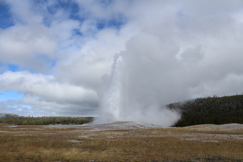 image of old faithful