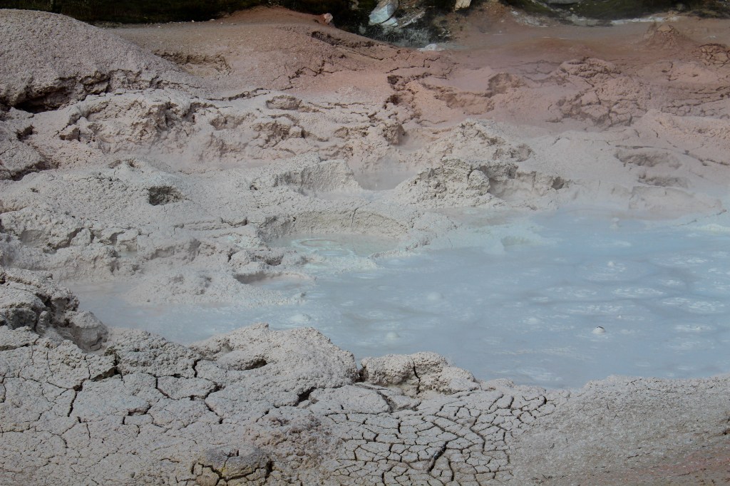 Mudpot geothermal feature